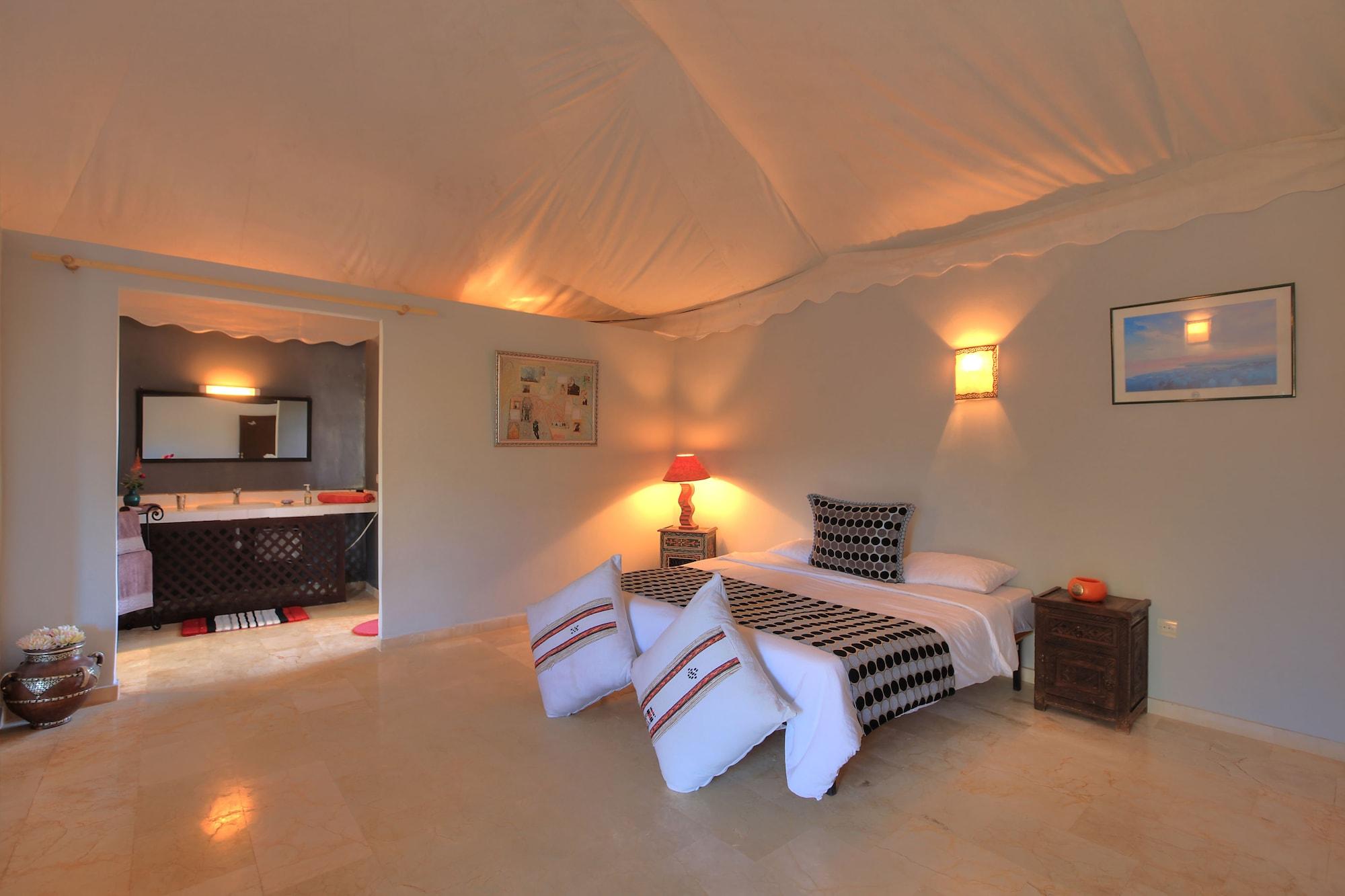 Villa Marco Au Jardin Des Senteurs El Ain Екстериор снимка