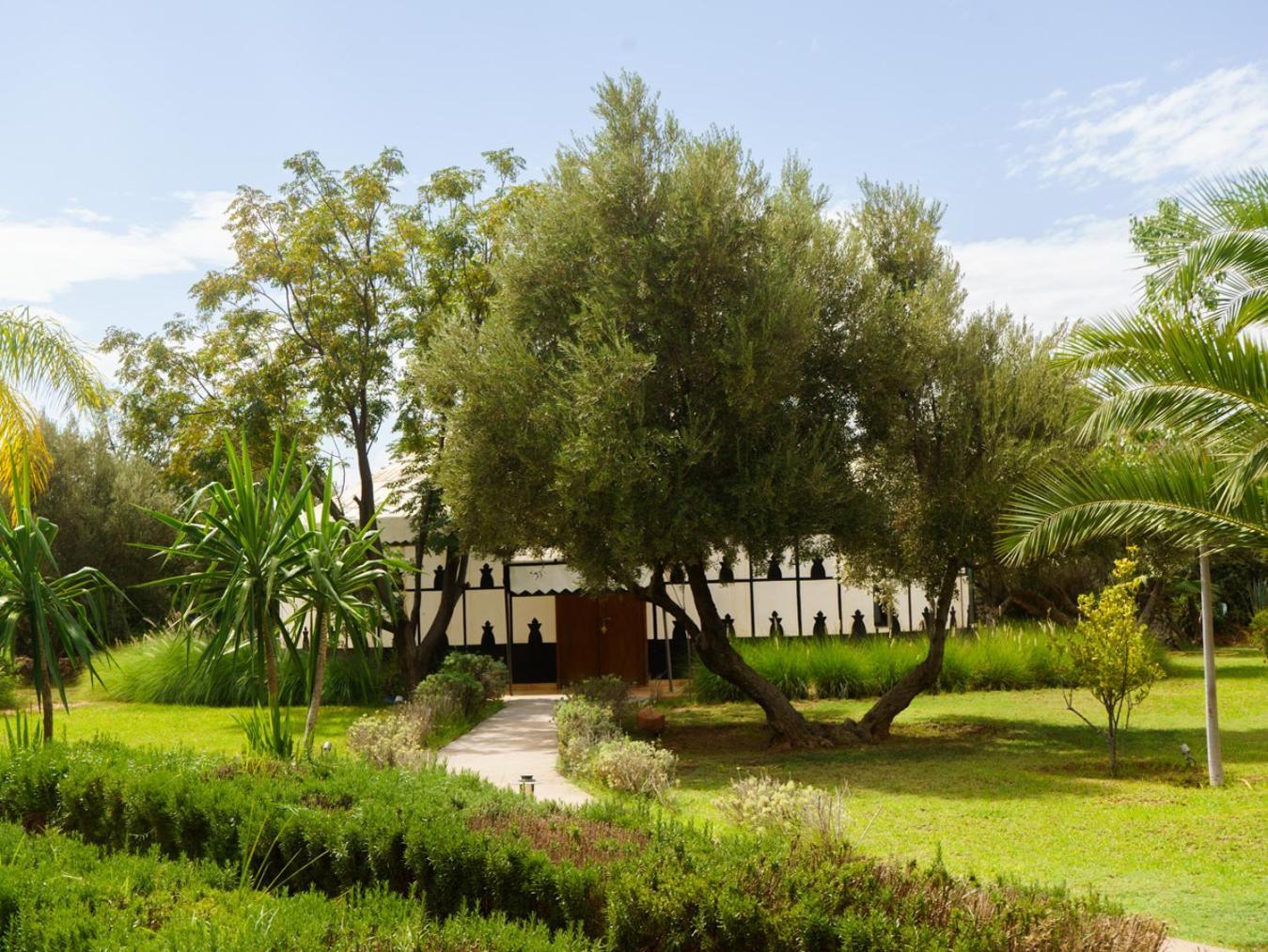 Villa Marco Au Jardin Des Senteurs El Ain Екстериор снимка