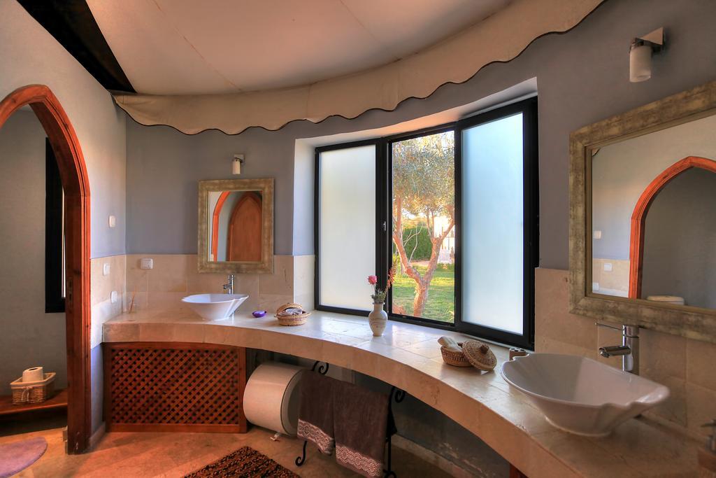 Villa Marco Au Jardin Des Senteurs El Ain Екстериор снимка