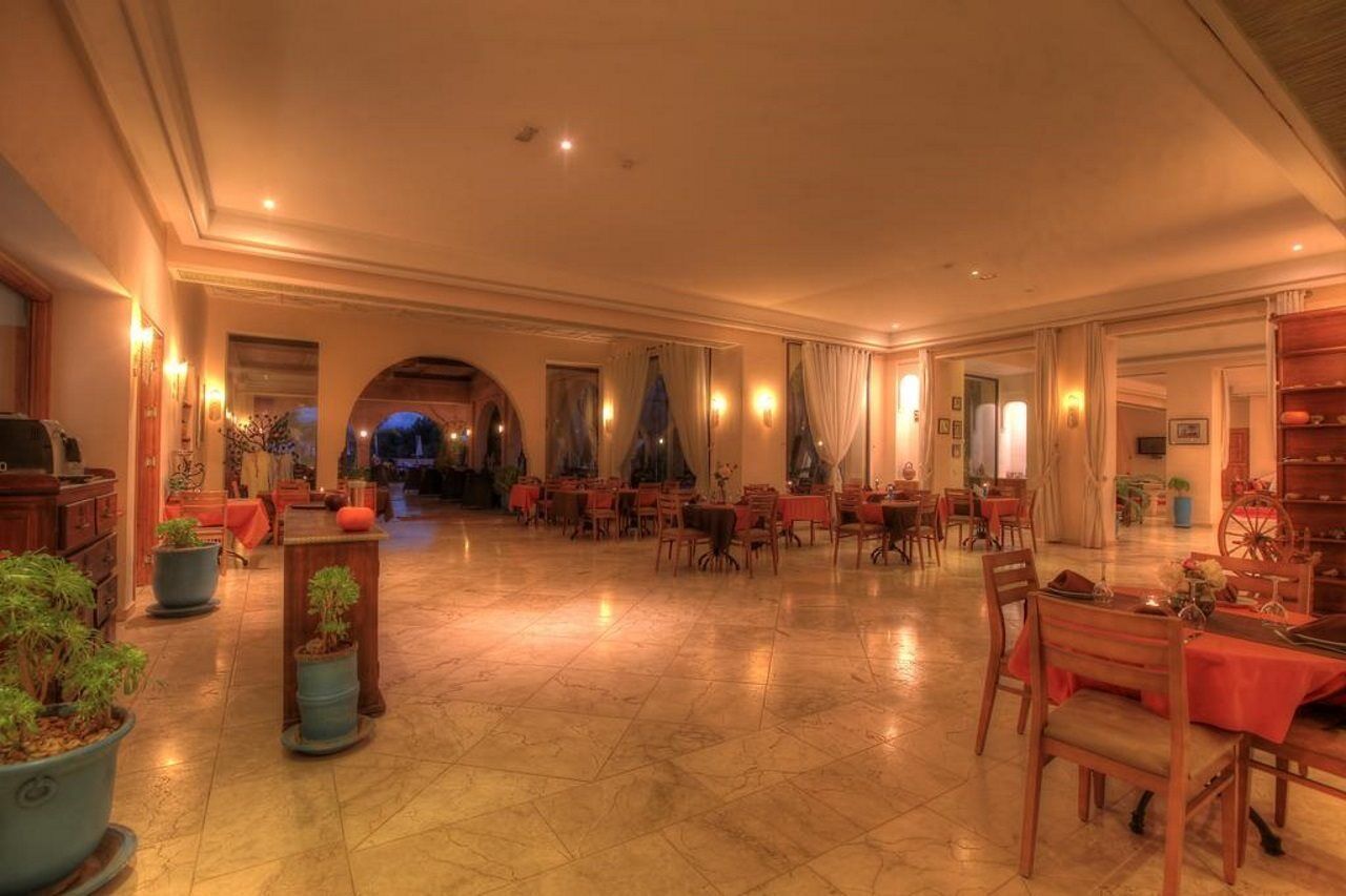 Villa Marco Au Jardin Des Senteurs El Ain Екстериор снимка